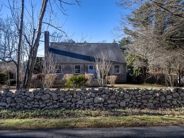 51 Long Plain Rd, Mattapoisett, MA 02739