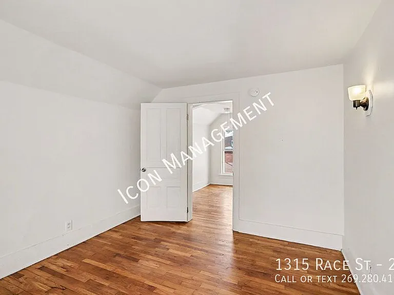 1315 Race St #2 — Photo 8
