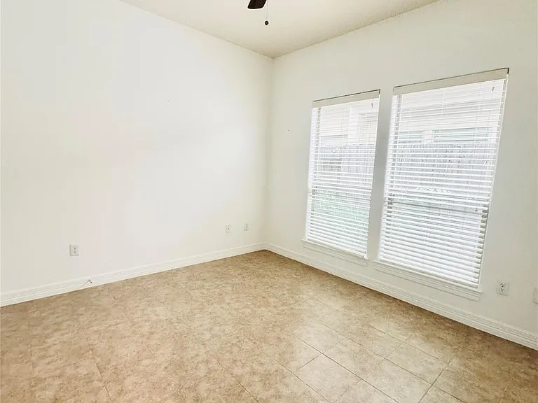 3846 Center St — Photo 10