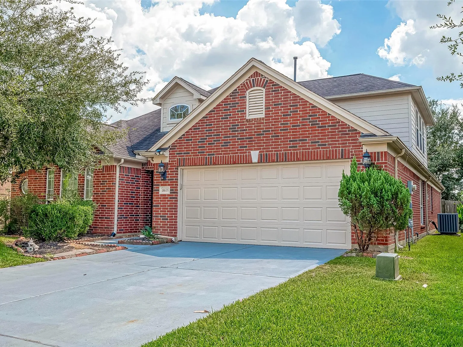 4 bed, 2.5 bath, 3057 sqft, $2,700 — Photo 3