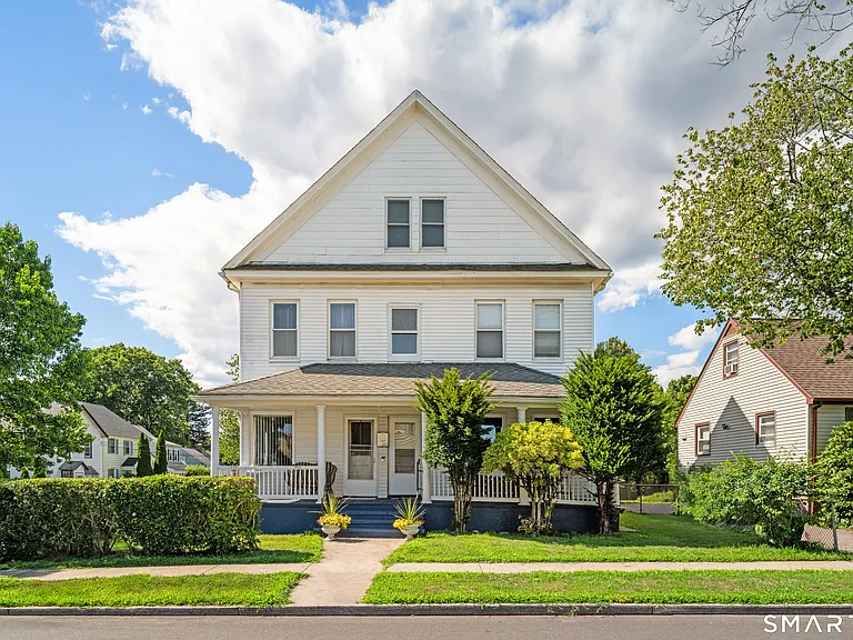 318 Suburban Ave — Photo 2