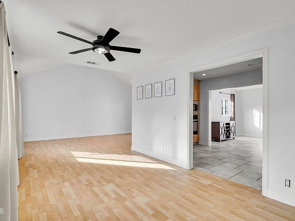 3rd image of 10939 Floralita Ave