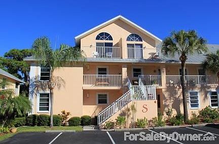 Front view. Top 2 floors. End unit.