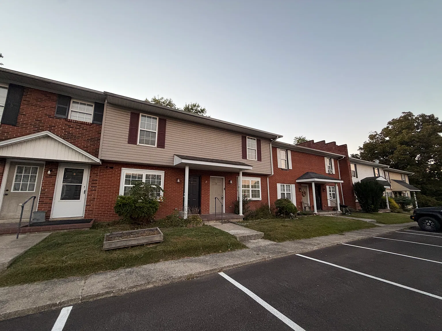 2 bed, 1.5 bath, 900 sqft, $925 — Photo 1