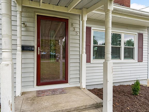 4th image of 835 Crosshill Rd
