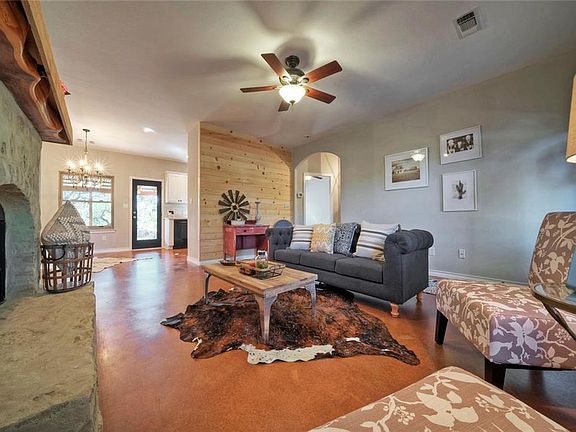 5th image of 10811 Wildwood Cir