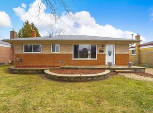 27352 Clarpointe Dr, Warren, MI 48088