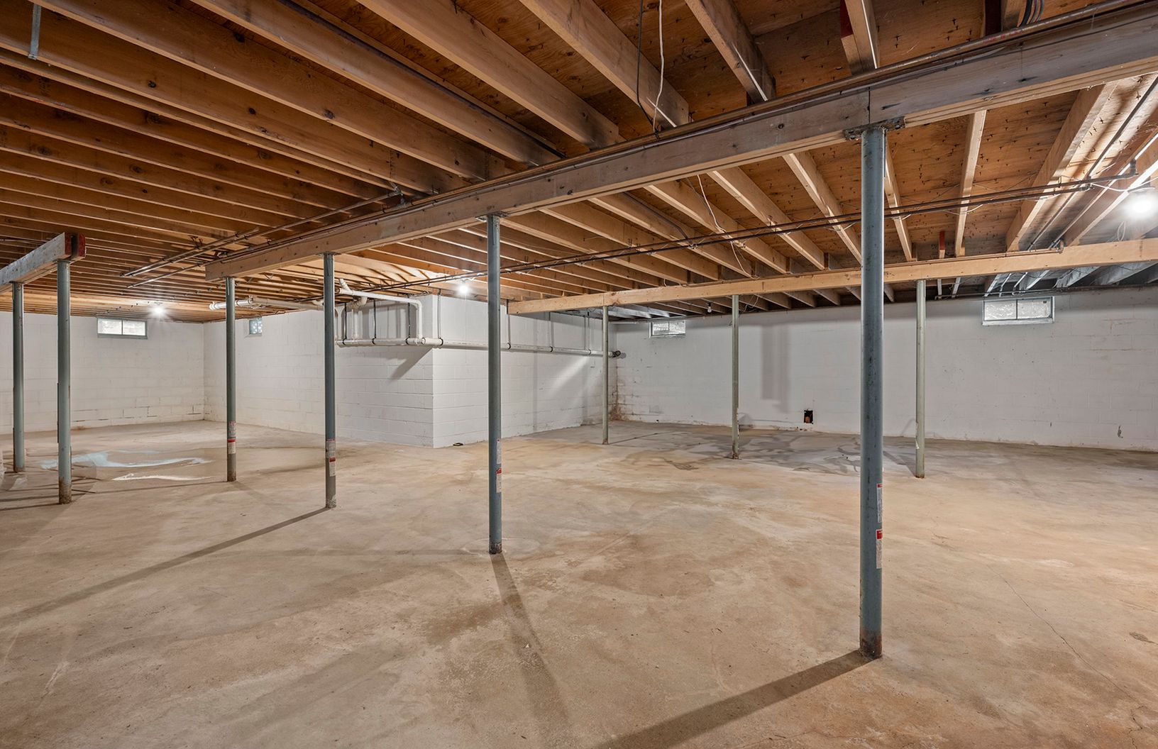  1682sqft ceilings