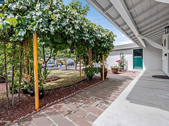 4th image of 1446 Sunshine Dr