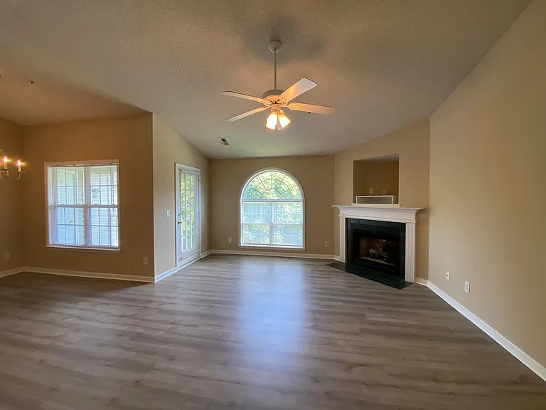 533 Scholastic Ct — Photo 2