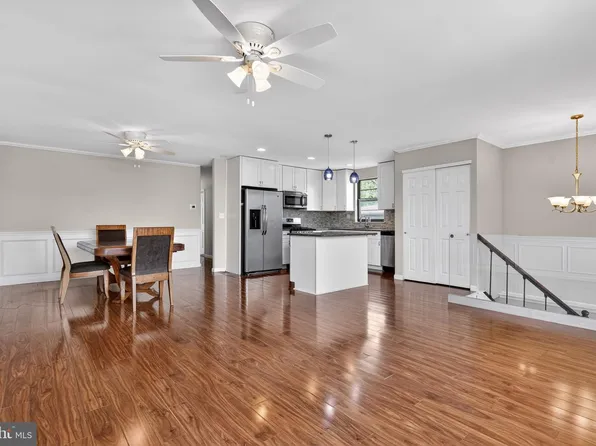 15124 Ina Dr, Philadelphia, PA 19116