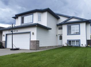 7565 165a Ave NW, Edmonton, AB T5Z3P9