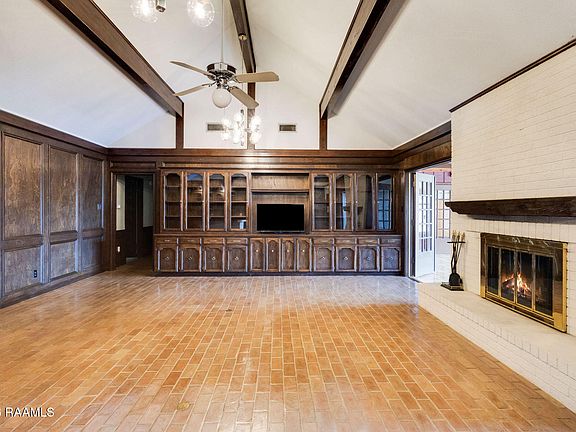4th image of 302 Steiner Rd