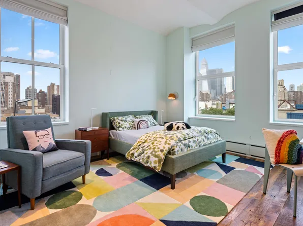 257 West 17th Street image 8 of 15