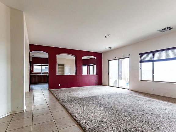 4th image of 2976 N Taylor Ln