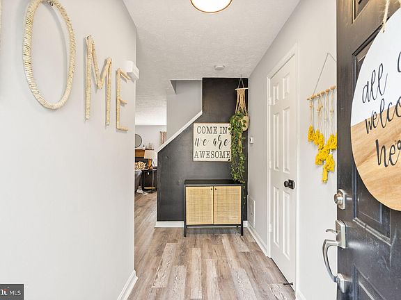 4th image of 204 Kings Crest Dr