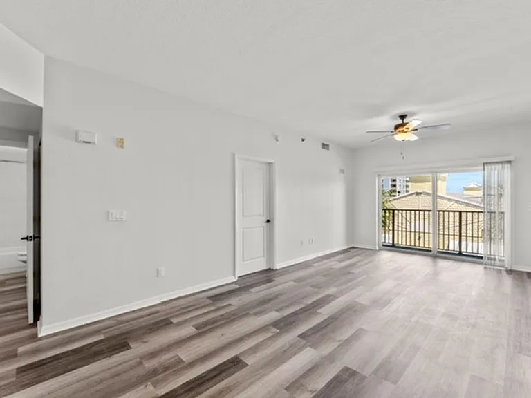 100 Browning Ave — Photo 16