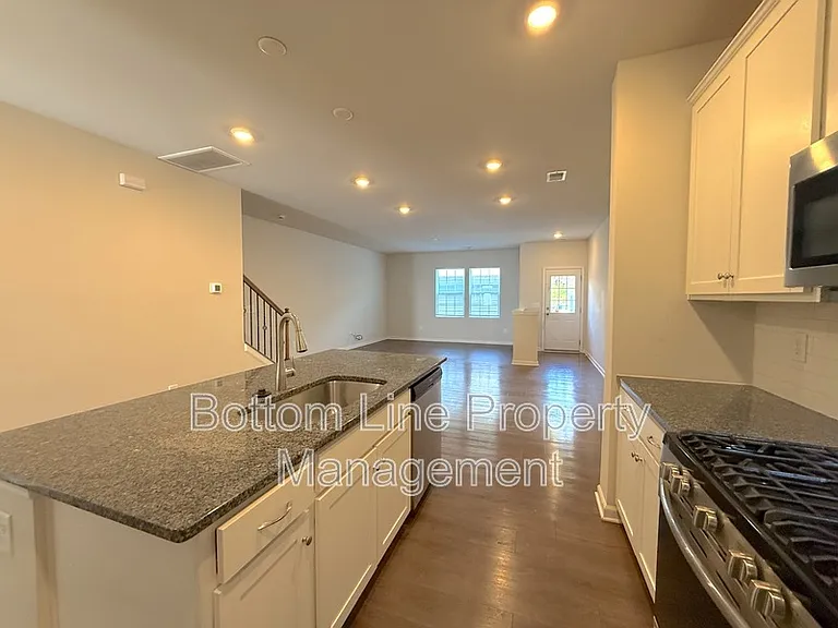 15708 Country House St — Photo 7
