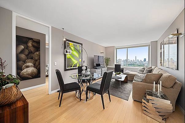 1st image of 346 W 48th St #5F