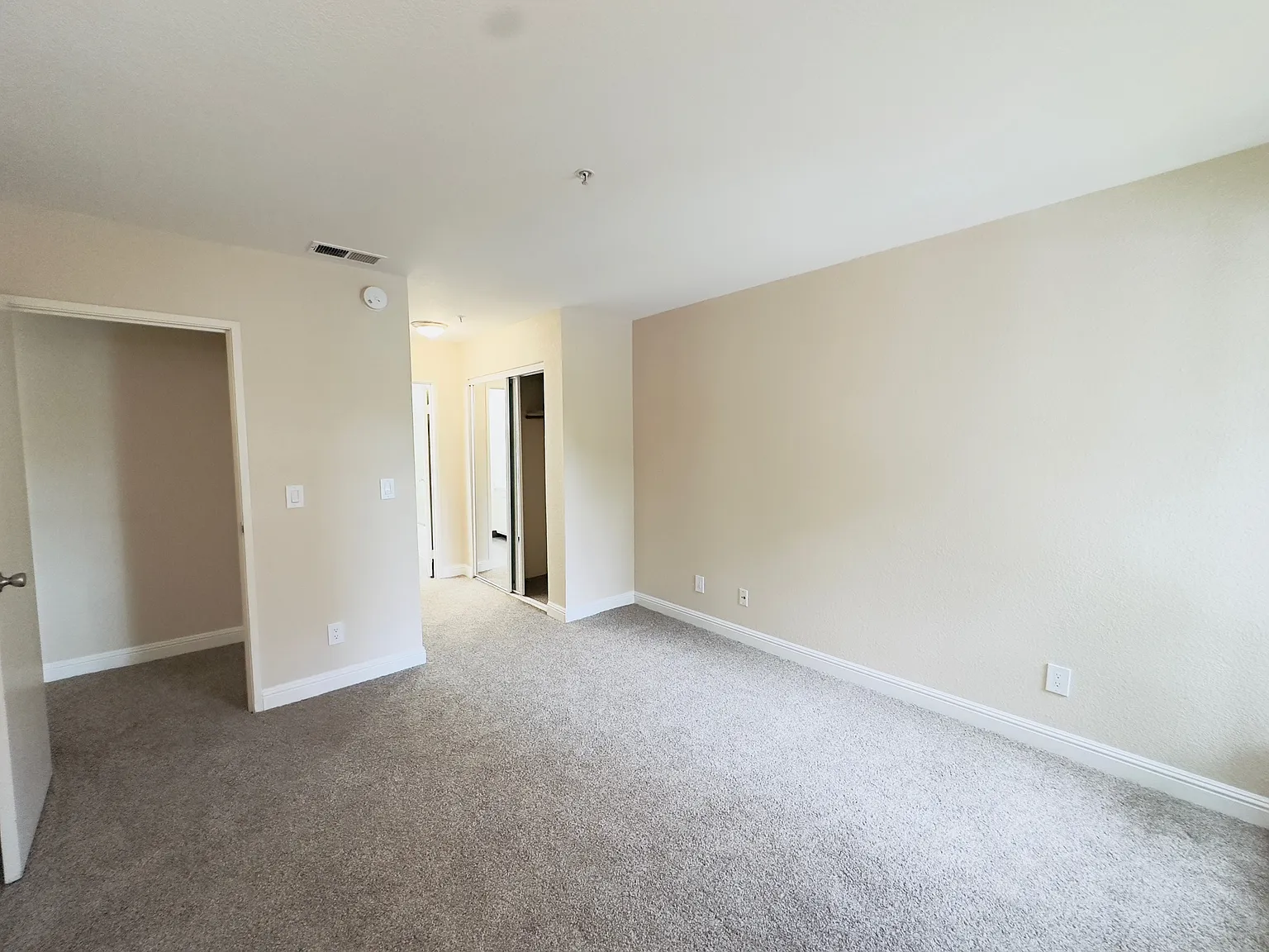 2 bed, 960 sqft, $2,595 — Photo 4