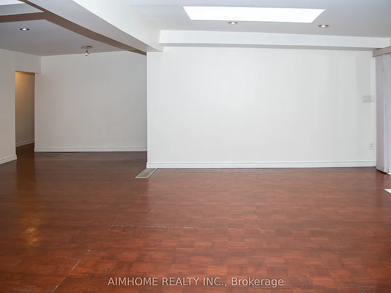 9890 Bayview Ave — Photo 17