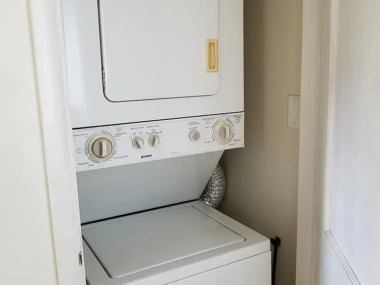 402 N Clark St — Photo 9