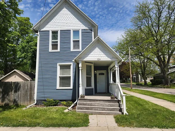529 Carrier St NE, Grand Rapids, MI 49505