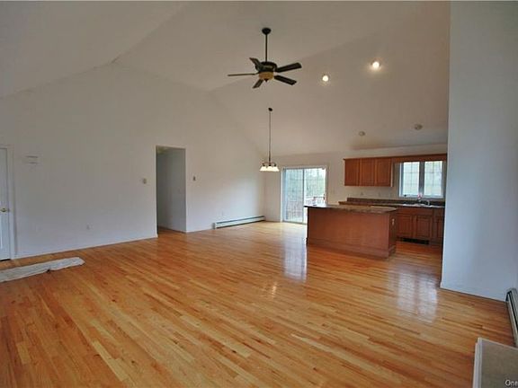 4th image of 28 Dollard Dr