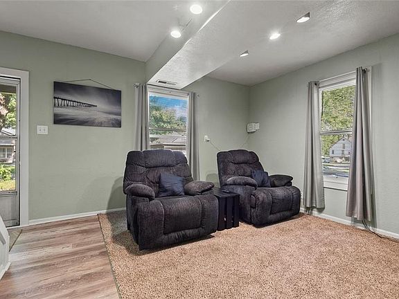 3rd image of 431 S Poplar St