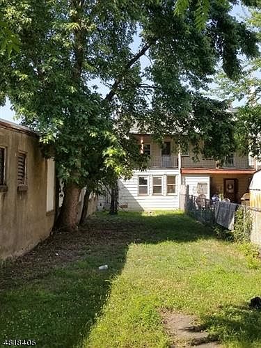 2nd image of 160 Mercer St