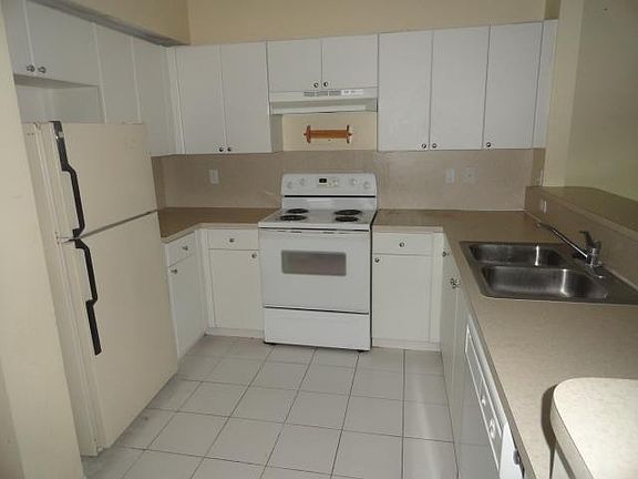 4th image of 2308 SE 24th Ave #2308