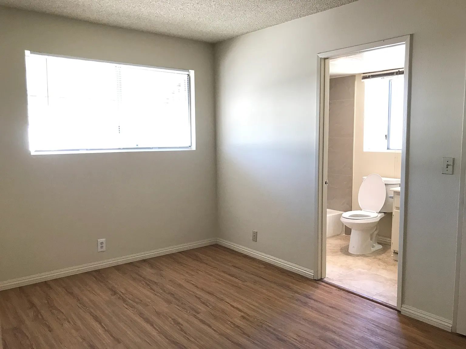 2 bed, 1081 sqft, $2,400 — Photo 1