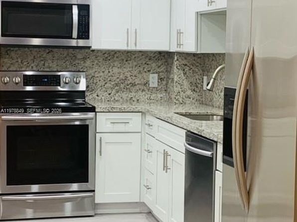 90 Edgewater Dr APT 606