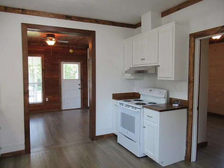 1601 W Main St — Photo 6