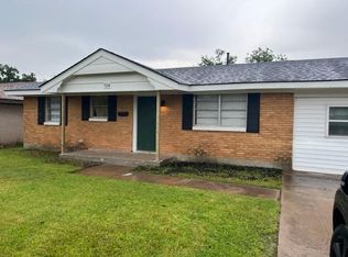 724 SW 2nd St, Moore, OK 73160