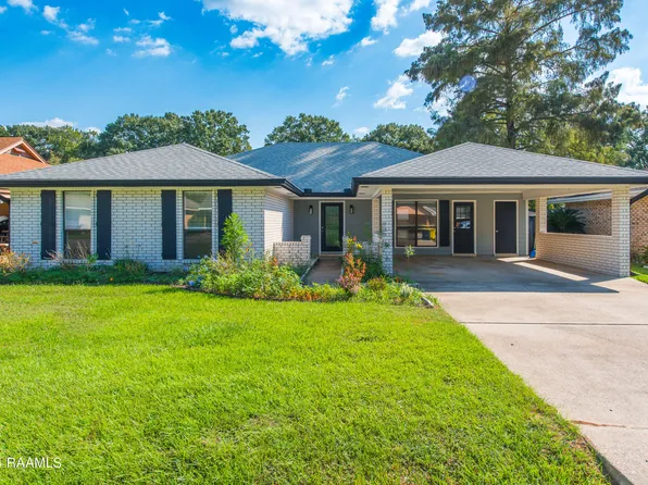 305 Triple Crown Cir, Carencro, LA 70520