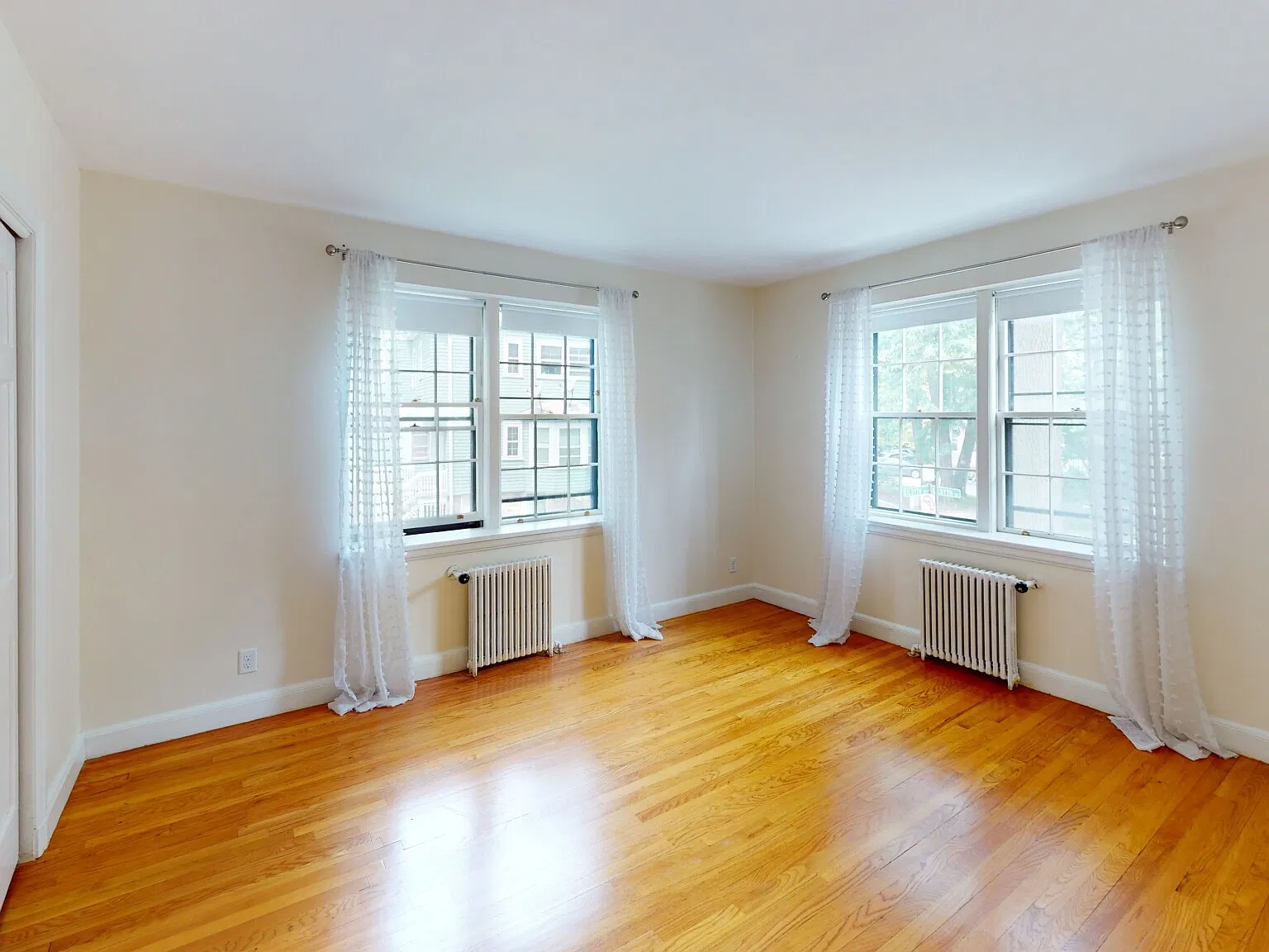 1 bed, 630 sqft, $2,400 — Photo 2
