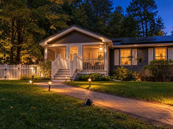 11 Beach Drive, Kingston, NH 03848