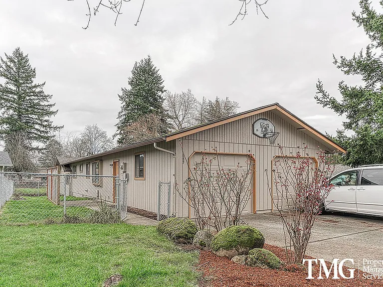 3327 Addy St — Photo 18