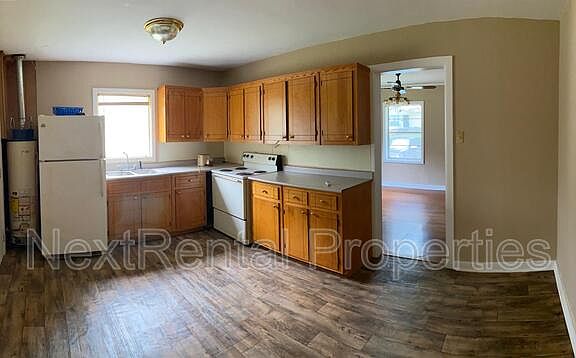 3rd image of 2858 Fairhill Dr