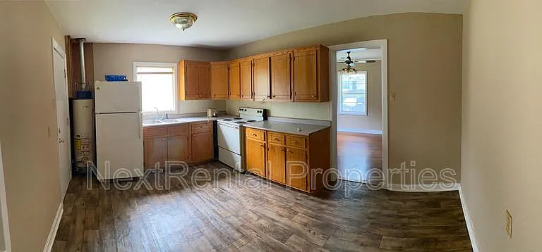 2858 Fairhill Dr — Photo 3