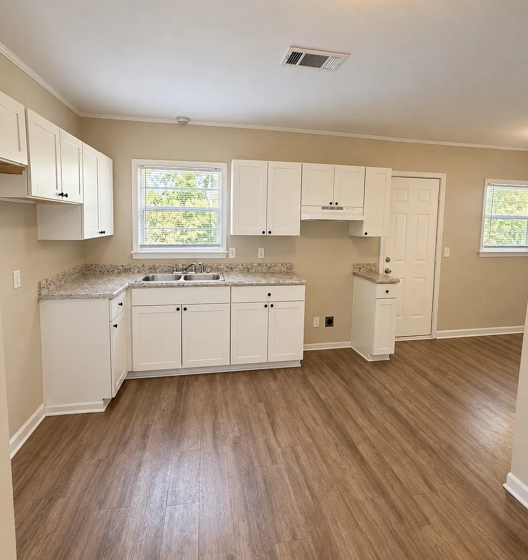 3 bed, 1.5 bath, 1330 sqft, $1,350 — Photo 4