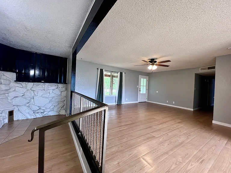 28562 Burrough Valley Rd — Photo 11