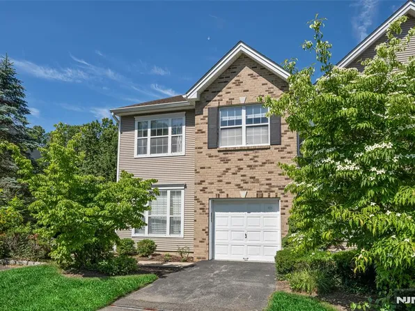 416 Green Mountain Rd, Mahwah, NJ 07430