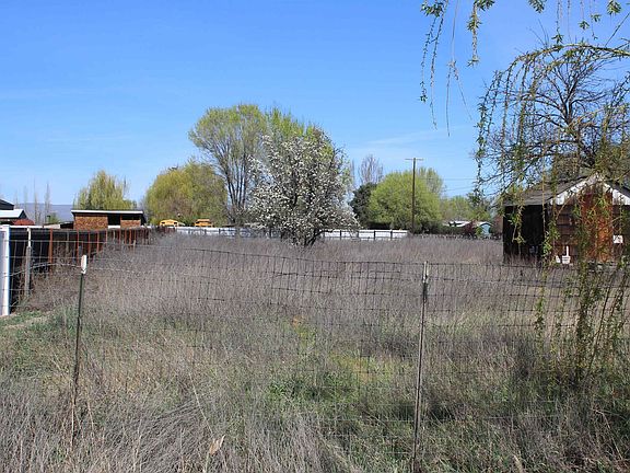 3rd image of 803 Bagley Dr