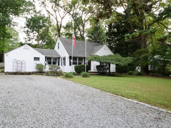 19 Wilson Street, East Northport, NY 11731