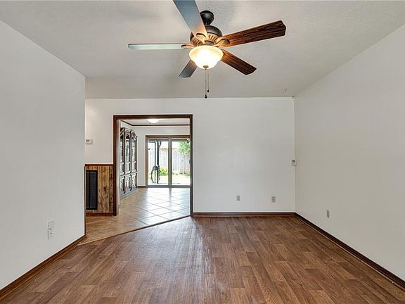5th image of 2829 Elizabeth St