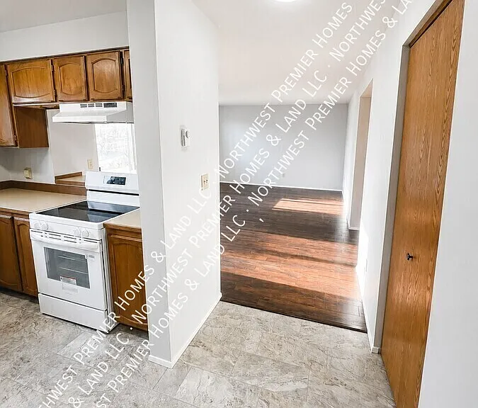 114 NW 3rd Pl #E — Photo 5