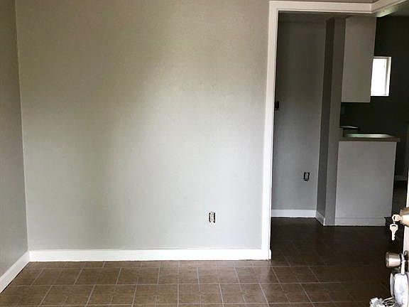 3rd image of 821 Manila Dr