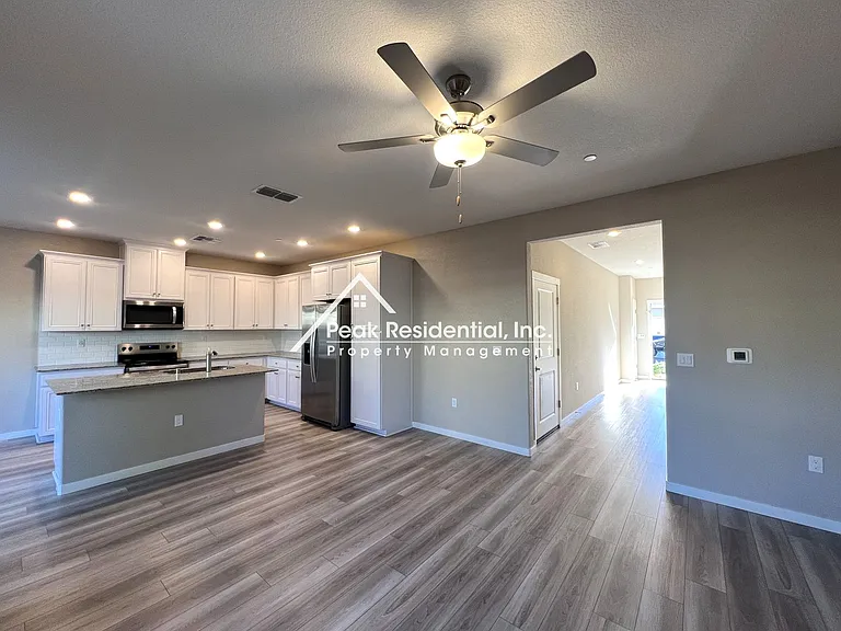 2808 Bedell St — Photo 4